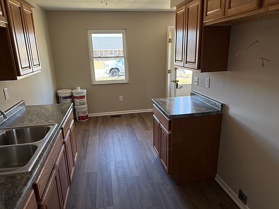 3rd image of 112 Scott Dr