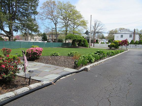 4th image of 301 Erlanger Blvd