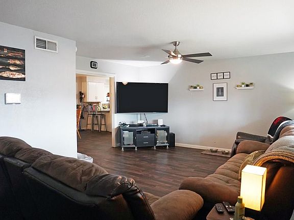 3rd image of 1714 S Robison Rd