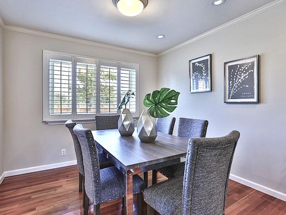 4th image of 202 Bahia Ct