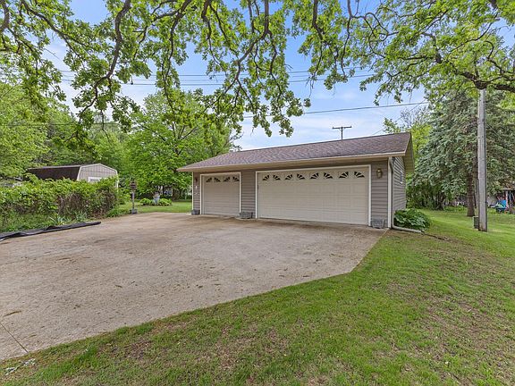 5th image of 535 Maple Dr