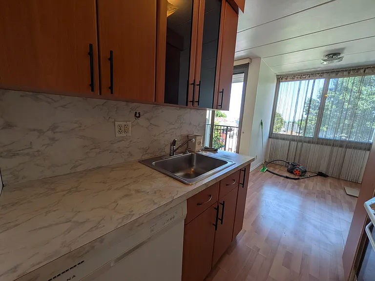 515 Anderson Ave — Photo 4