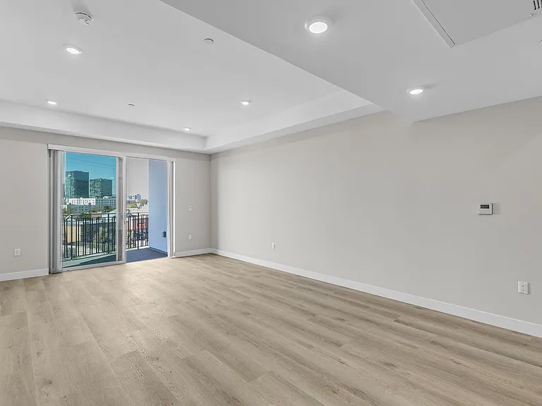 825 Coronado-Building — Photo 72