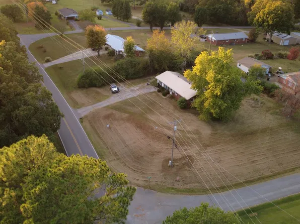 2402 Skyview Dr, Centerville, TN 37033