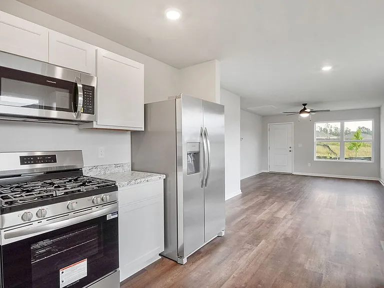 813 Ashford Dr — Photo 9