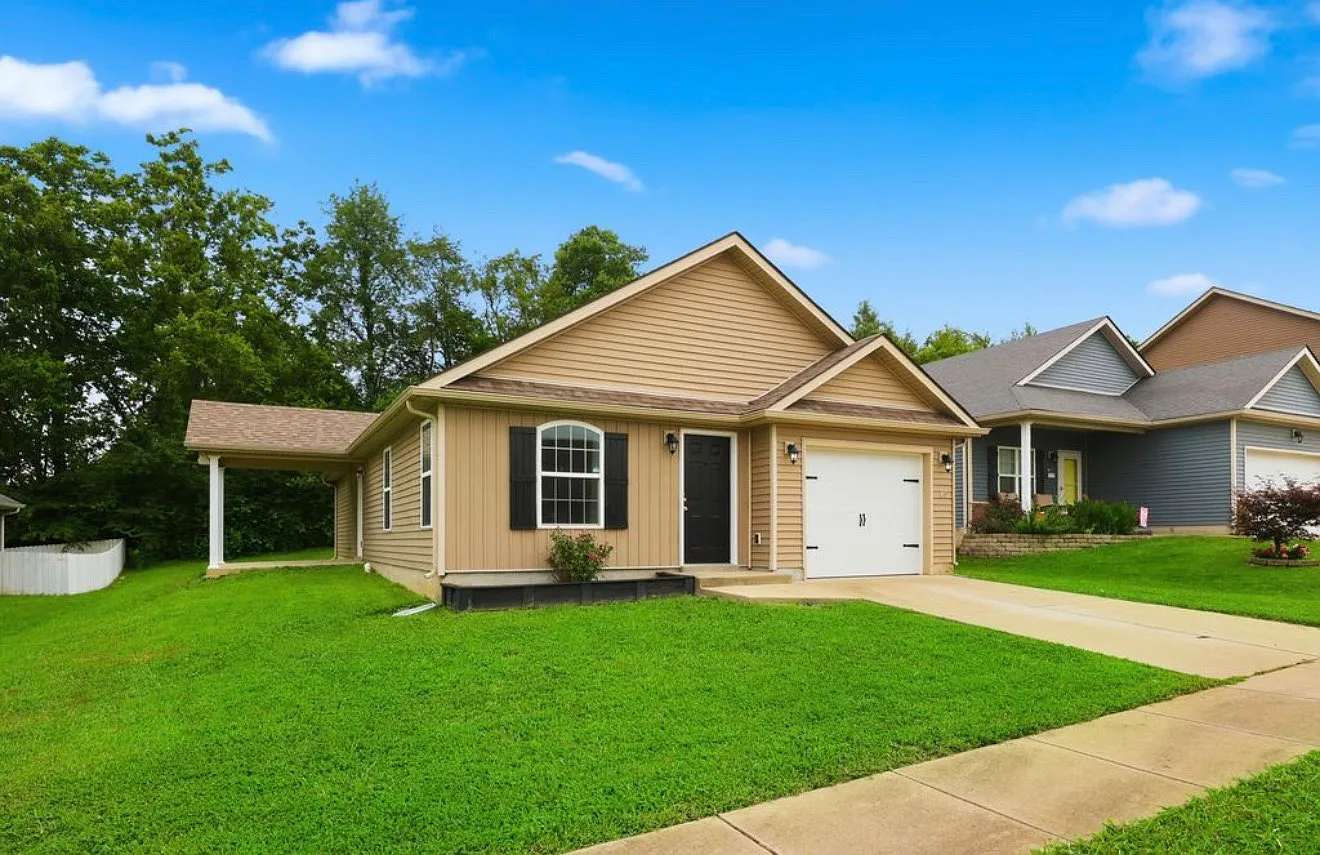 3 bed, 1136 sqft, $1,900 — Photo 3