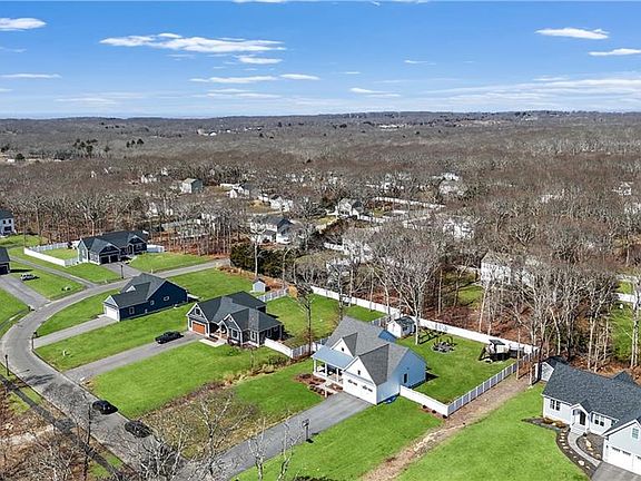 4th image of 74 Lyne Rd