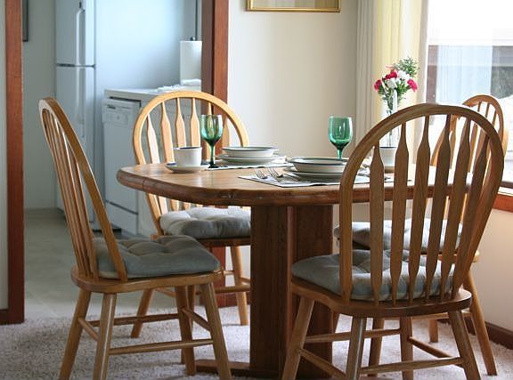 Dining Area & Kitchen