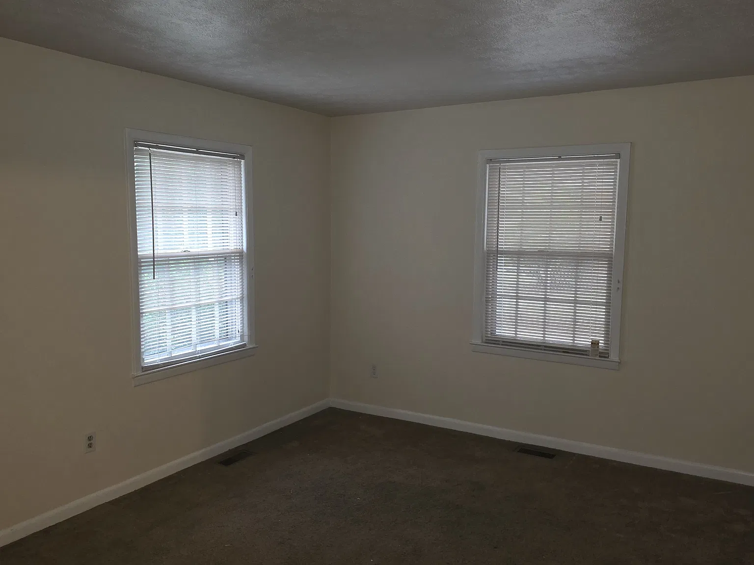 3 bed, 1306 sqft, $1,300 — Photo 2