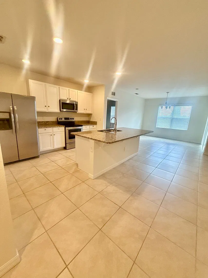 Beautiful Waterfront Home at Westside Murano in Kissimmee — Photo 4
