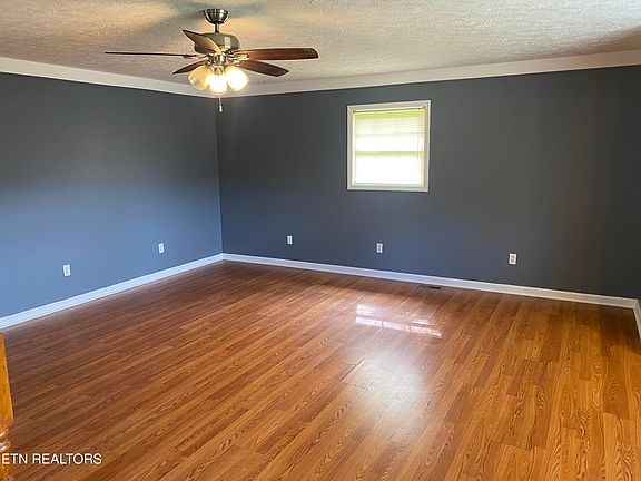 3rd image of 227 Southern Ln
