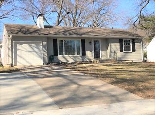 7312 Canterbury St, Prairie Village, KS 66208