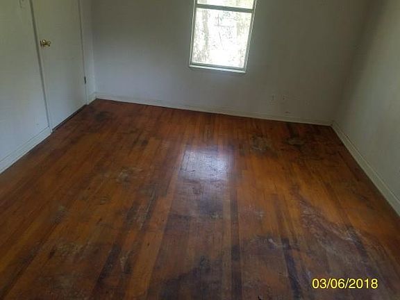 3rd image of 614 N Texas St