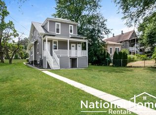 8370 Archer Ave APT 1R, Willow Springs, IL 60480