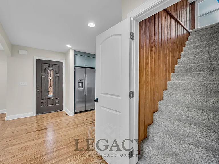719 Woodmere Dr — Photo 12