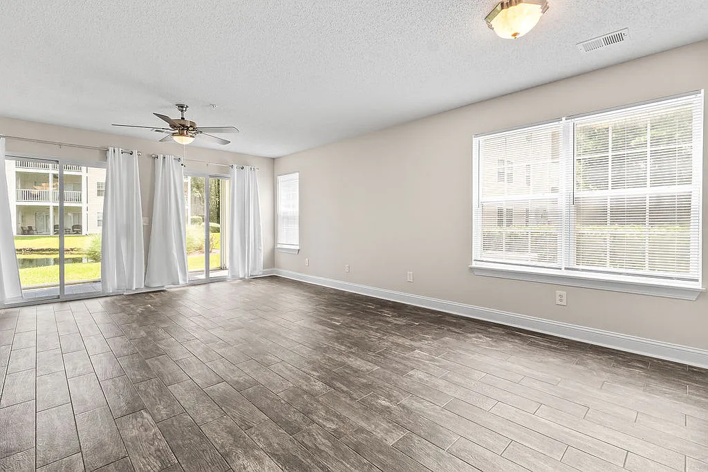 2 bed, 1274 sqft, $2,100 — Photo 4