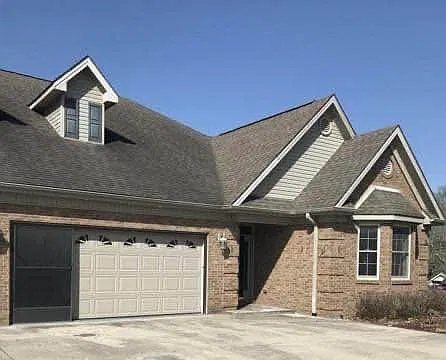 3 bed, 2200 sqft, $1,950 — Photo 2