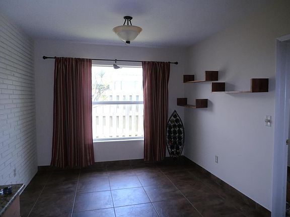 5th image of 481 SE 10th Ave