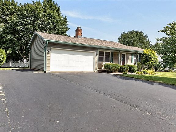 2nd image of 36 Weatherwood Ln