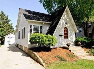 610 S Main St, Naperville, IL 60540