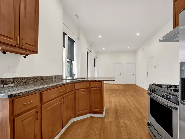 2859 S Lowe Ave #2F — Photo 8