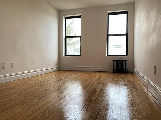 Rented by Hillel Realty Group | media 14
