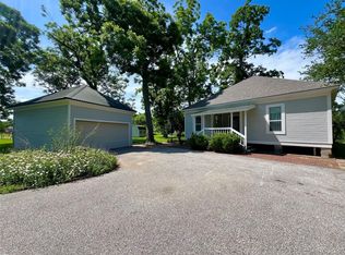 560 Jimmy Phillips Blvd, Angleton, TX 77515