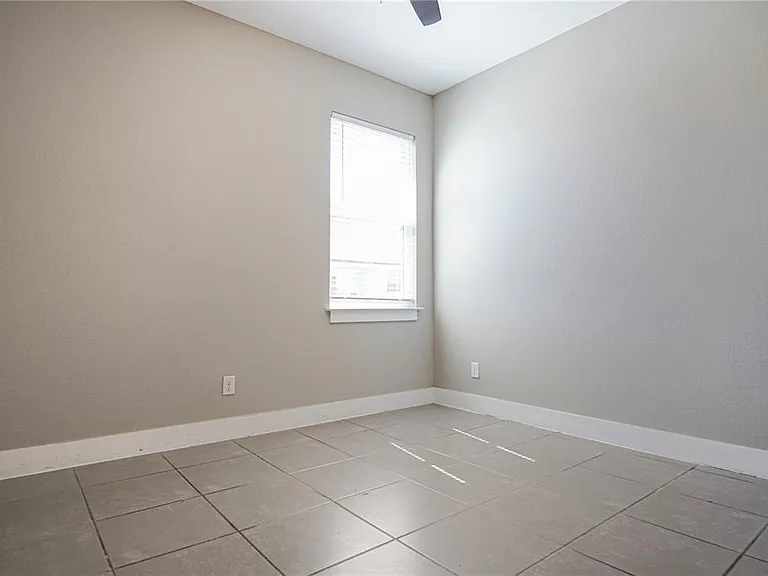210 Goldenrod Ln — Photo 18