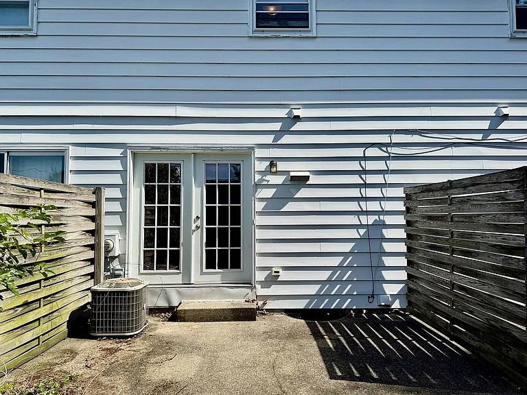 804-810 Powell Ave — Photo 12