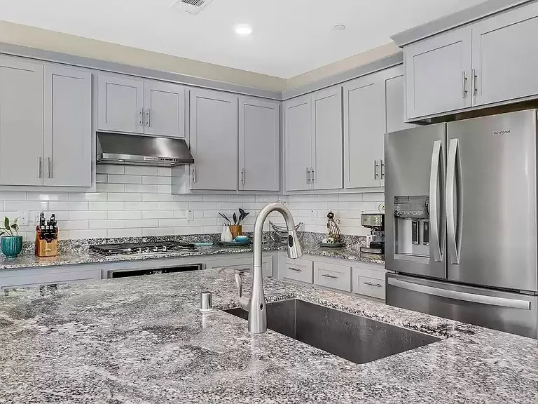 8720 Aquamarine Dr — Photo 5