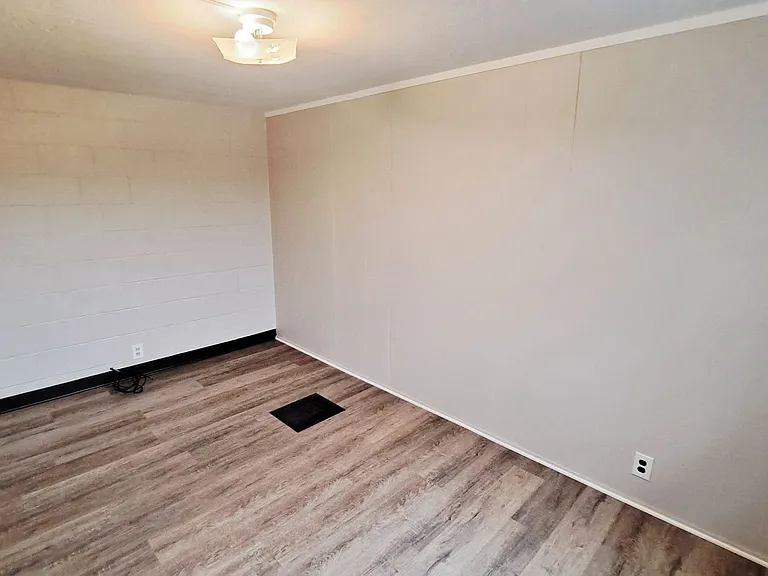 240 W High St — Photo 16