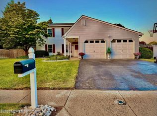 8 Hedgewood Rd, Howell, NJ 07731