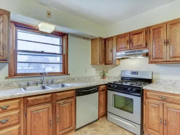 607 E Broadway St, Tolono, IL 61880