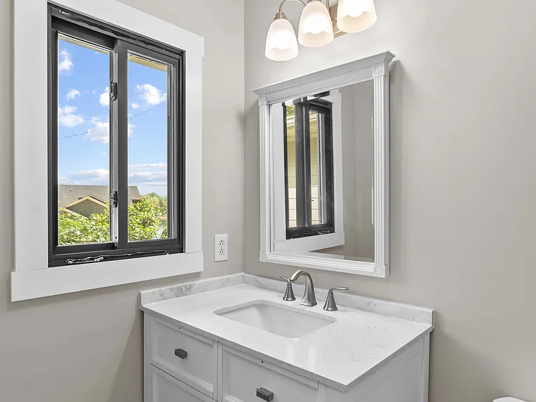 Powder room - 1/2 bath