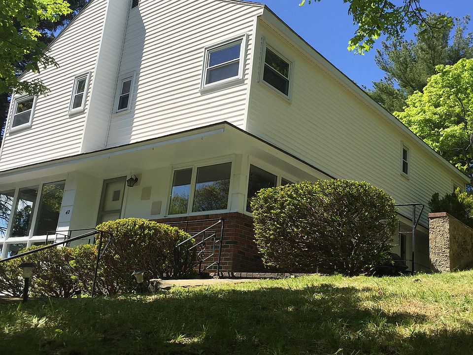 2nd image of 42 Commonwealth Rd