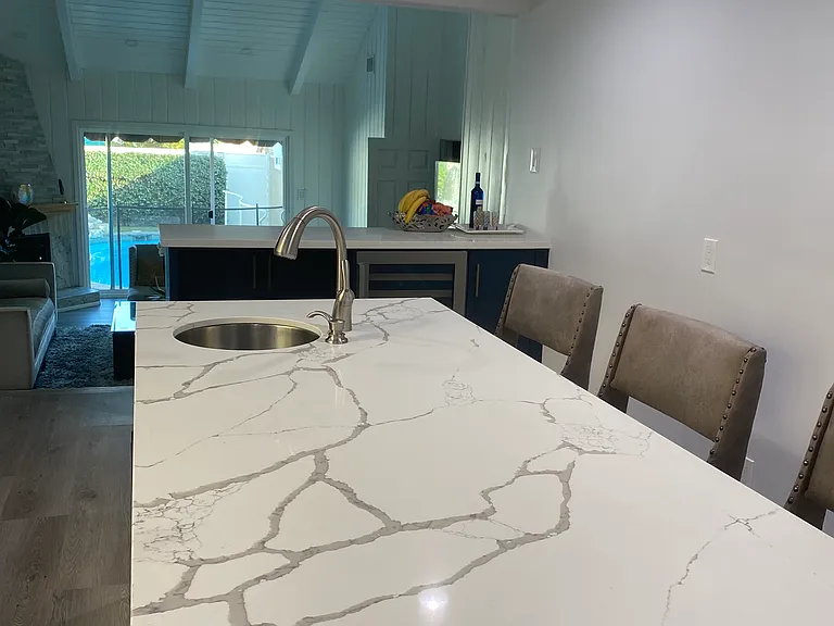 446 S Almont Dr — Photo 2