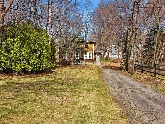 2nd image of 18 Cedar St