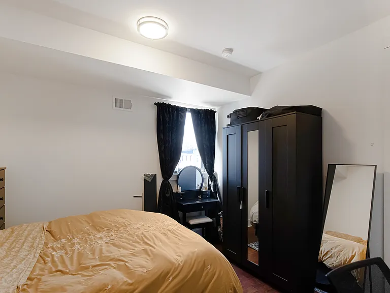315 Franklin Ave #2R — Photo 12