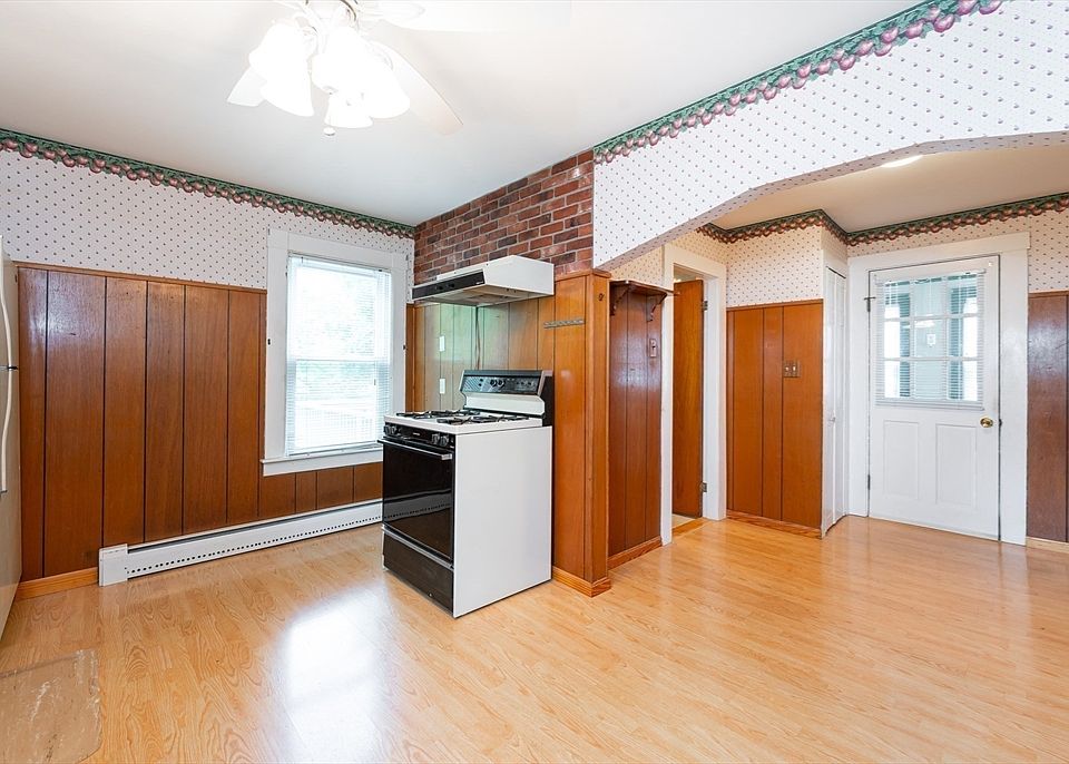 86 Epping St, Lowell, MA 01852 Zillow