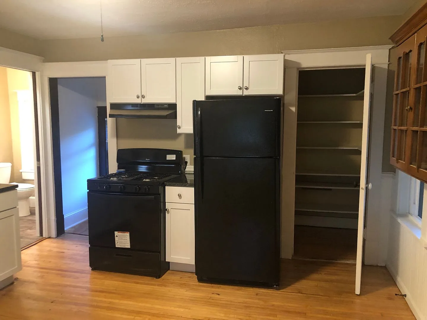 543 Michigan — Photo 3