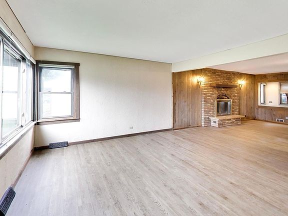 4th image of 3040 N Wolf Rd