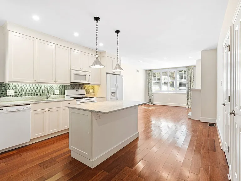 621 Pine St #1 — Photo 5