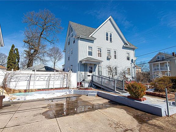 3rd image of 34 Tweed St