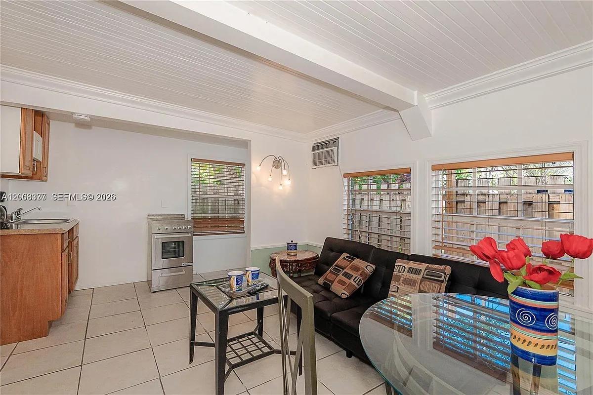 Building Photo - 1611 Fletcher St #2