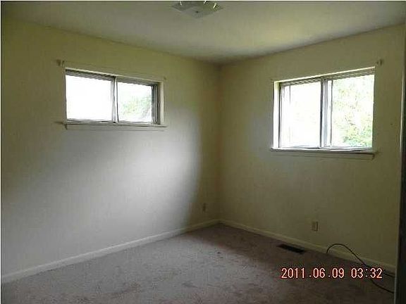 5th image of 707 Roberta Dr