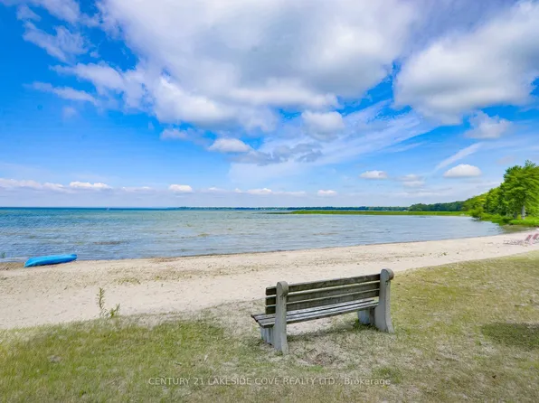 4 Paradise Blvd #5, Ramara, ON L0K 1B0