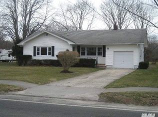 43 S Phillips Ave, Remsenburg, NY 11960