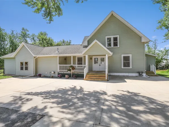 5705 Beverly Rd SW, Cedar Rapids, IA 52404