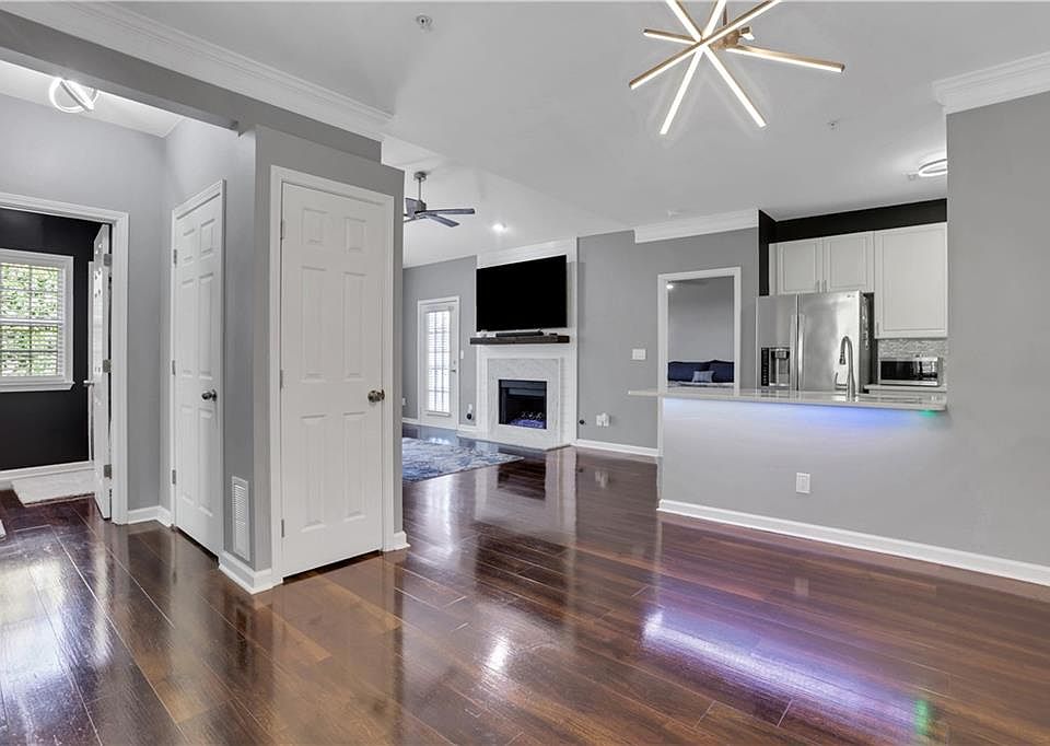1st image of 4103 Woodland Ln