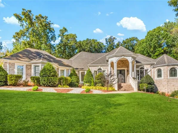 1565 Mountain Shadow Trl, Stone Mountain, GA 30087